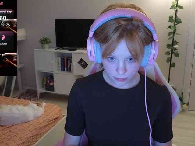 GingerSnapDoll webcam