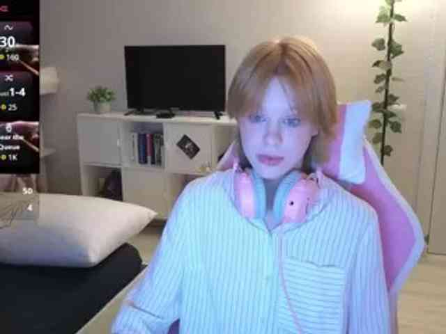 GingerSnapDoll webcam