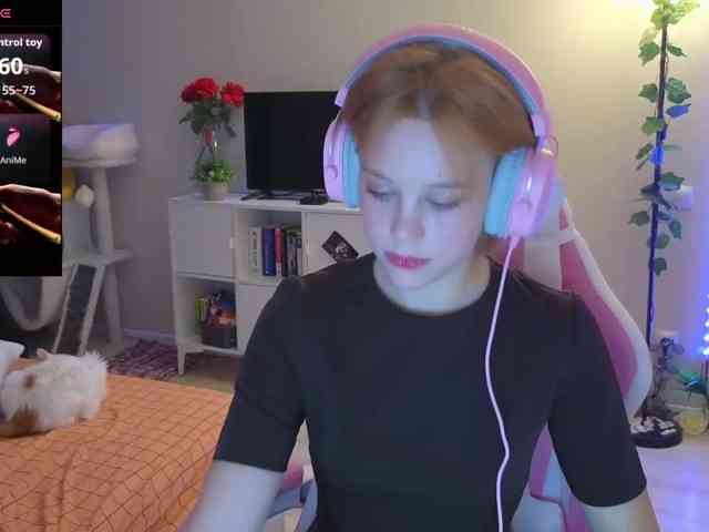 GingerSnapDoll webcam