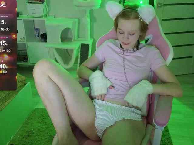 GingerSnapDoll webcam