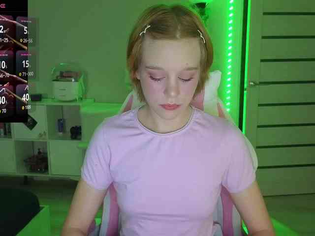 GingerSnapDoll webcam