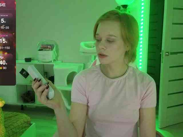 GingerSnapDoll webcam