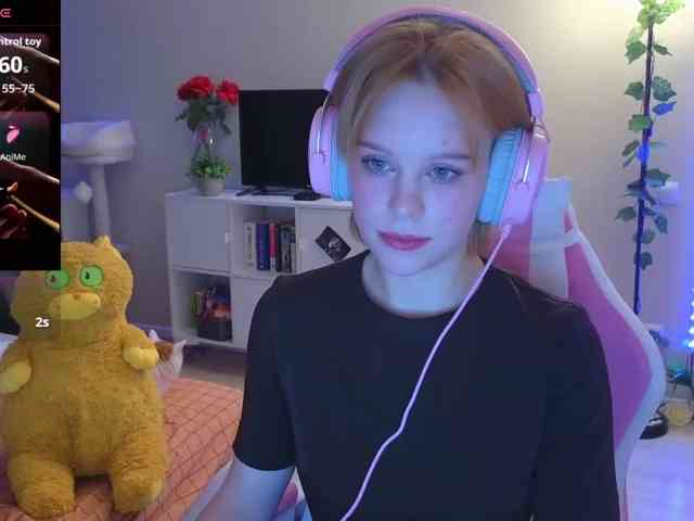 GingerSnapDoll webcam