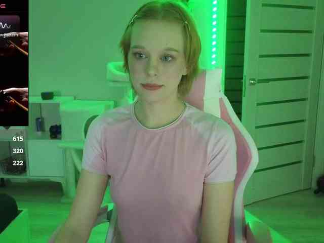 GingerSnapDoll webcam