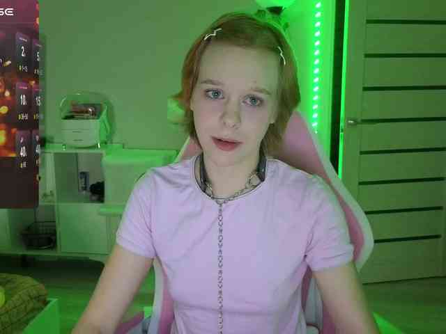 GingerSnapDoll webcam