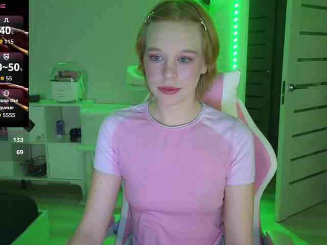 GingerSnapDoll webcam