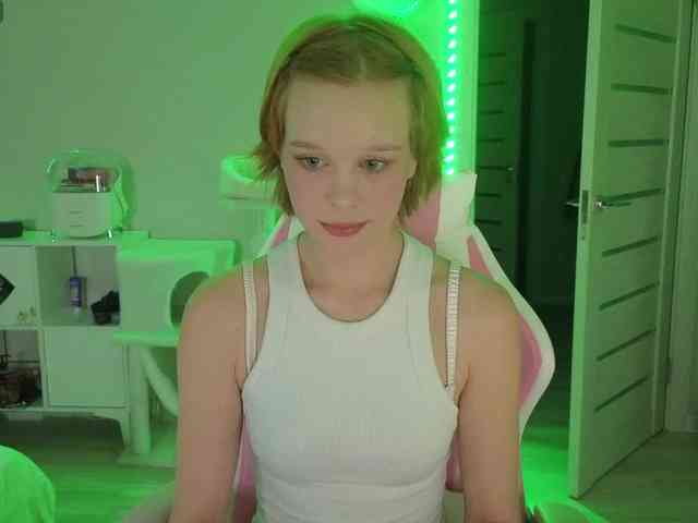 GingerSnapDoll webcam