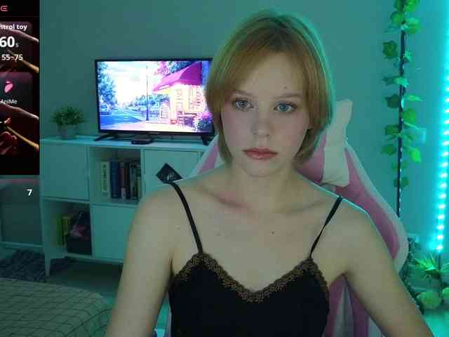 GingerSnapDoll webcam