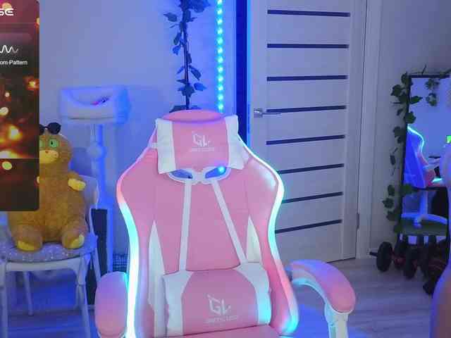 GingerSnapDoll webcam