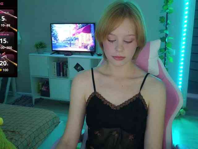 GingerSnapDoll webcam