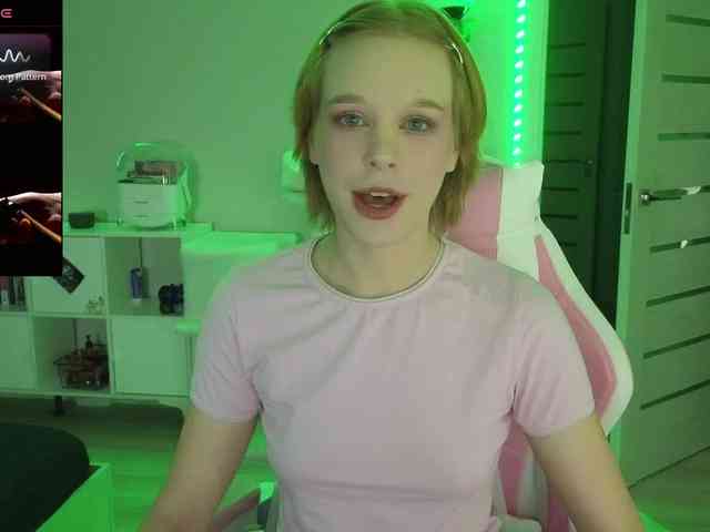 GingerSnapDoll webcam