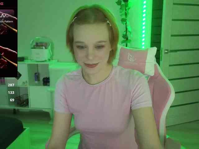 GingerSnapDoll webcam