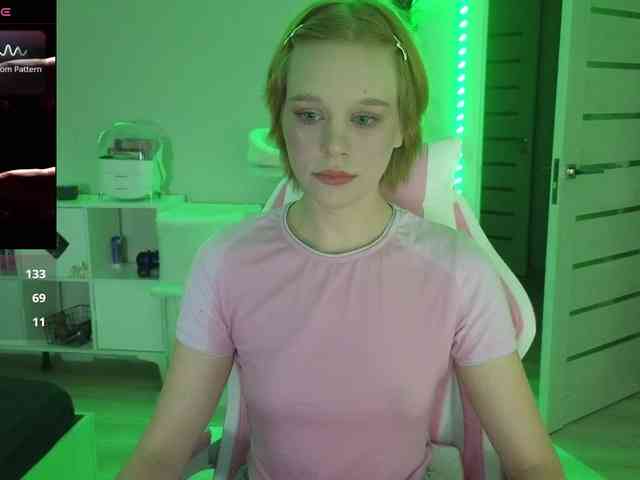 GingerSnapDoll webcam