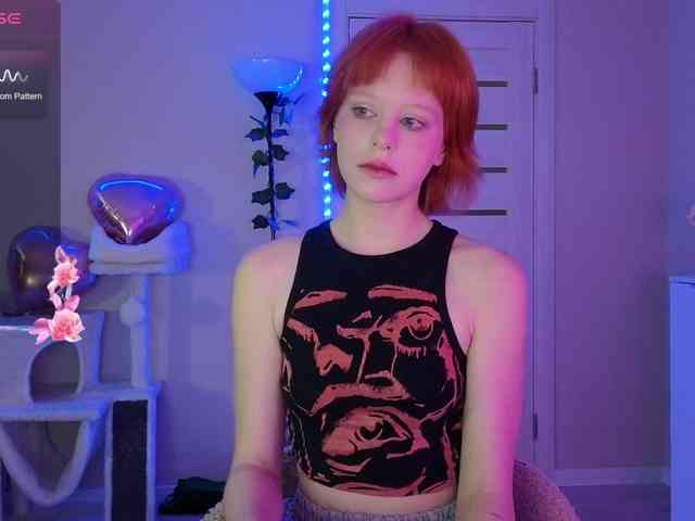 GingerSnapDoll webcam