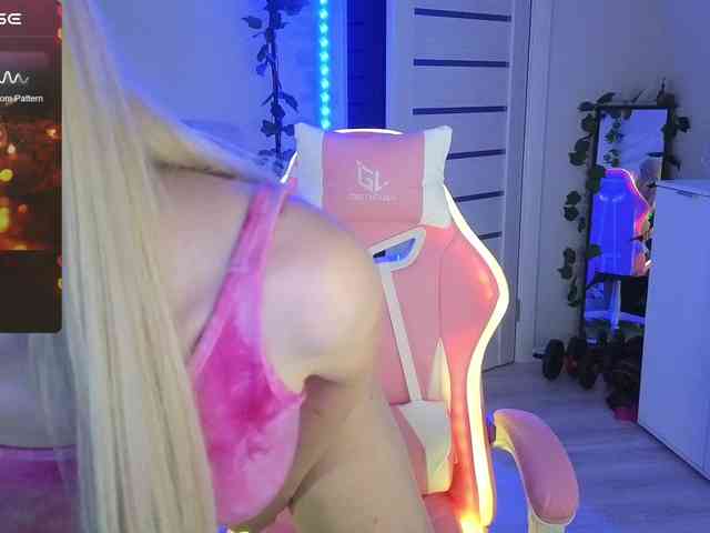 GingerSnapDoll webcam
