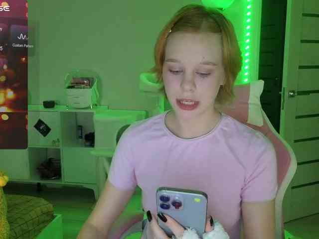 GingerSnapDoll webcam