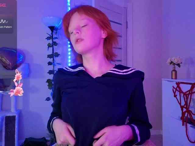 GingerSnapDoll webcam