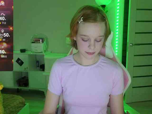 GingerSnapDoll webcam