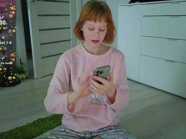 GingerSnapDoll webcam