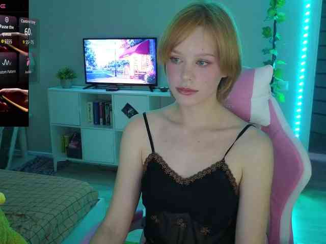 GingerSnapDoll webcam