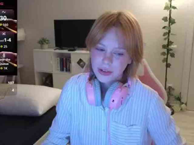 GingerSnapDoll webcam