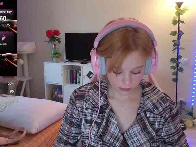 GingerSnapDoll webcam
