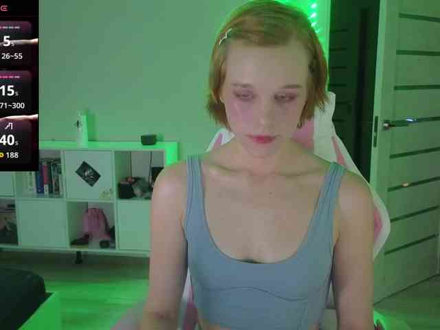 GingerSnapDoll webcam