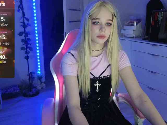 GingerSnapDoll webcam