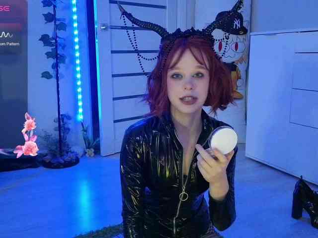 GingerSnapDoll webcam