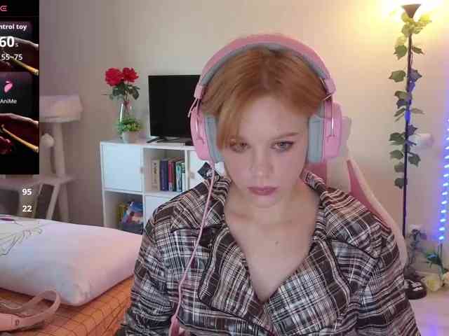 GingerSnapDoll webcam