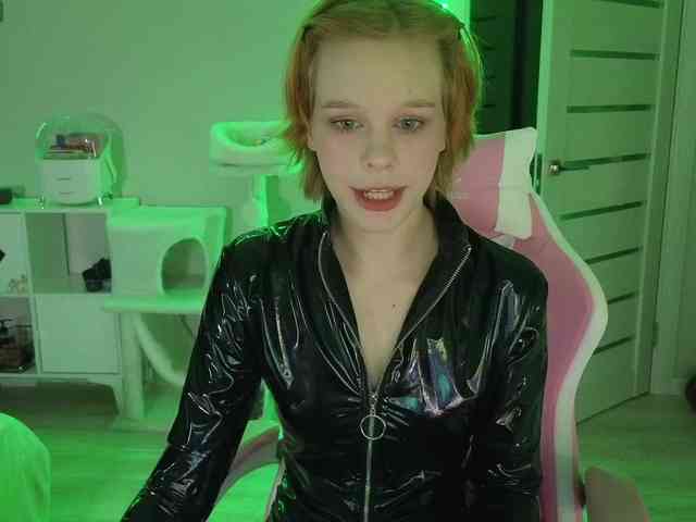 GingerSnapDoll webcam