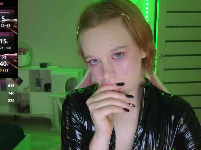 GingerSnapDoll webcam