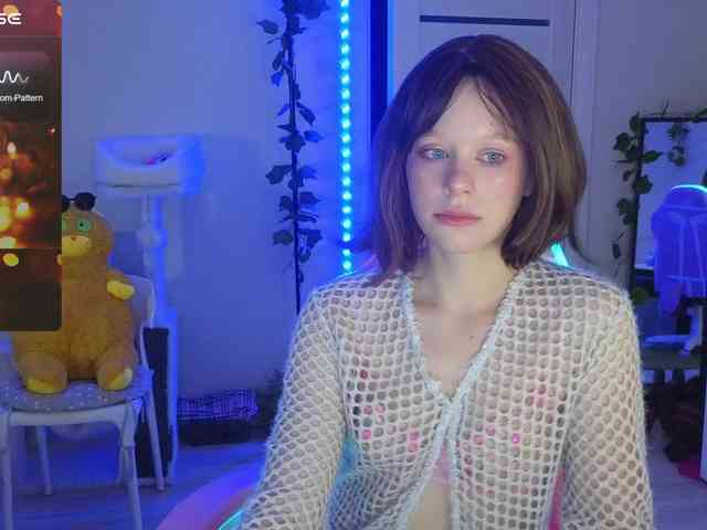 GingerSnapDoll webcam