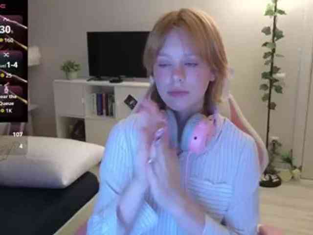 GingerSnapDoll webcam
