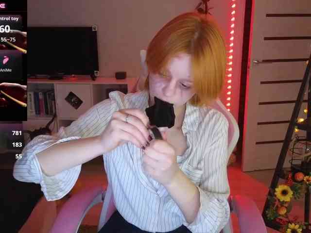 GingerSnapDoll webcam