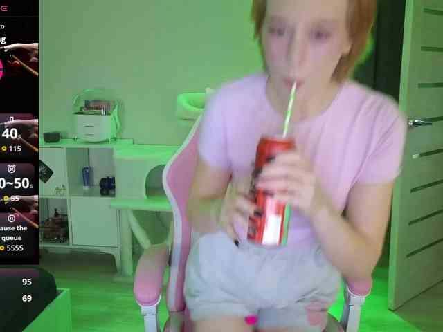 GingerSnapDoll webcam