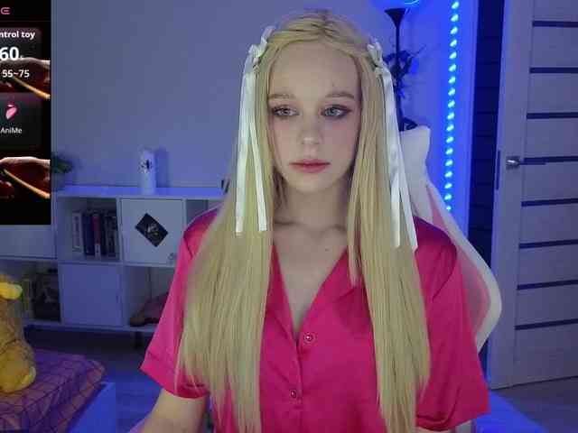 GingerSnapDoll webcam