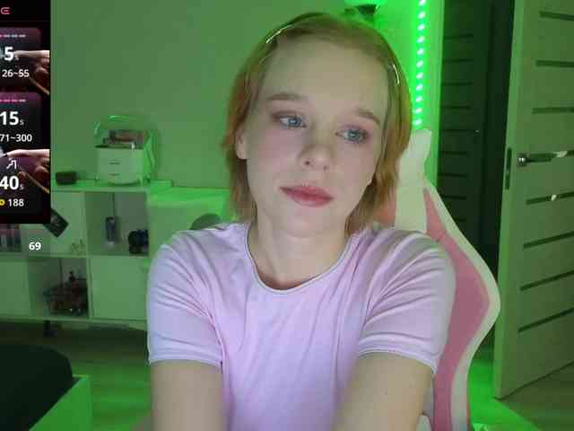 GingerSnapDoll webcam