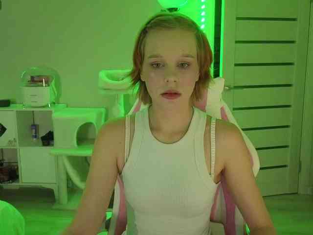 GingerSnapDoll webcam