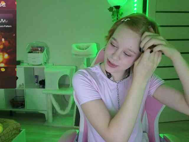 GingerSnapDoll webcam