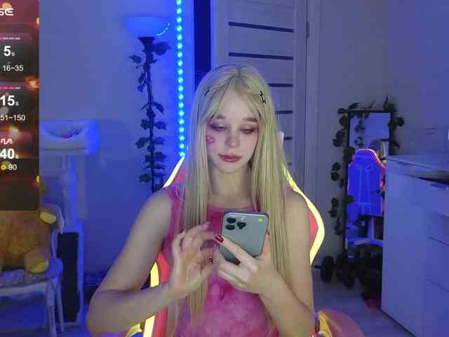GingerSnapDoll webcam