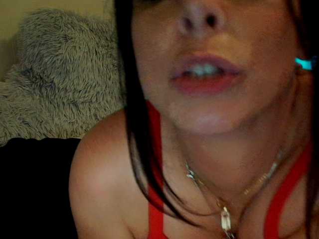 Bambi-40 live cam on BongaCams