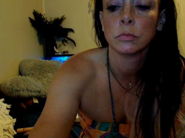 Bambi-40 live cam on BongaCams