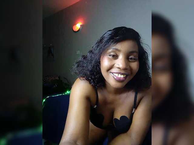 Sexylasha live cam on BongaCams