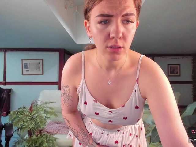 KiraRustle live cam