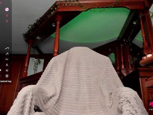KiraRustle live cam on BongaCams