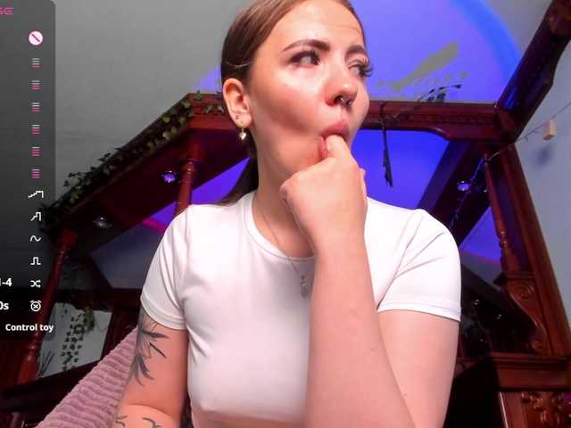 KiraRustle live cam on BongaCams