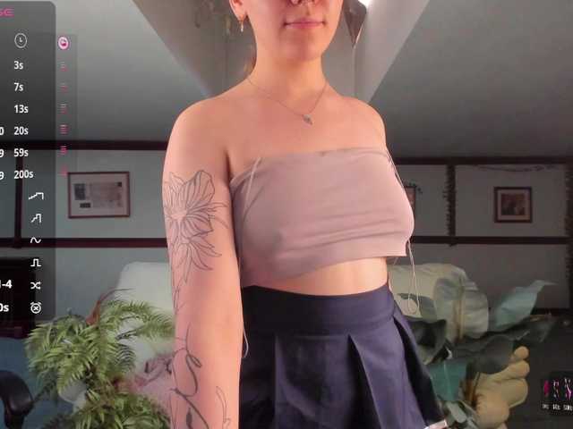 KiraRustle live cam on BongaCams
