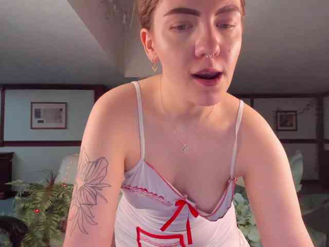 KiraRustle webcam