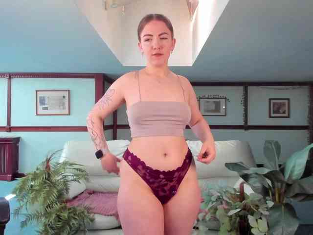 KiraRustle webcam